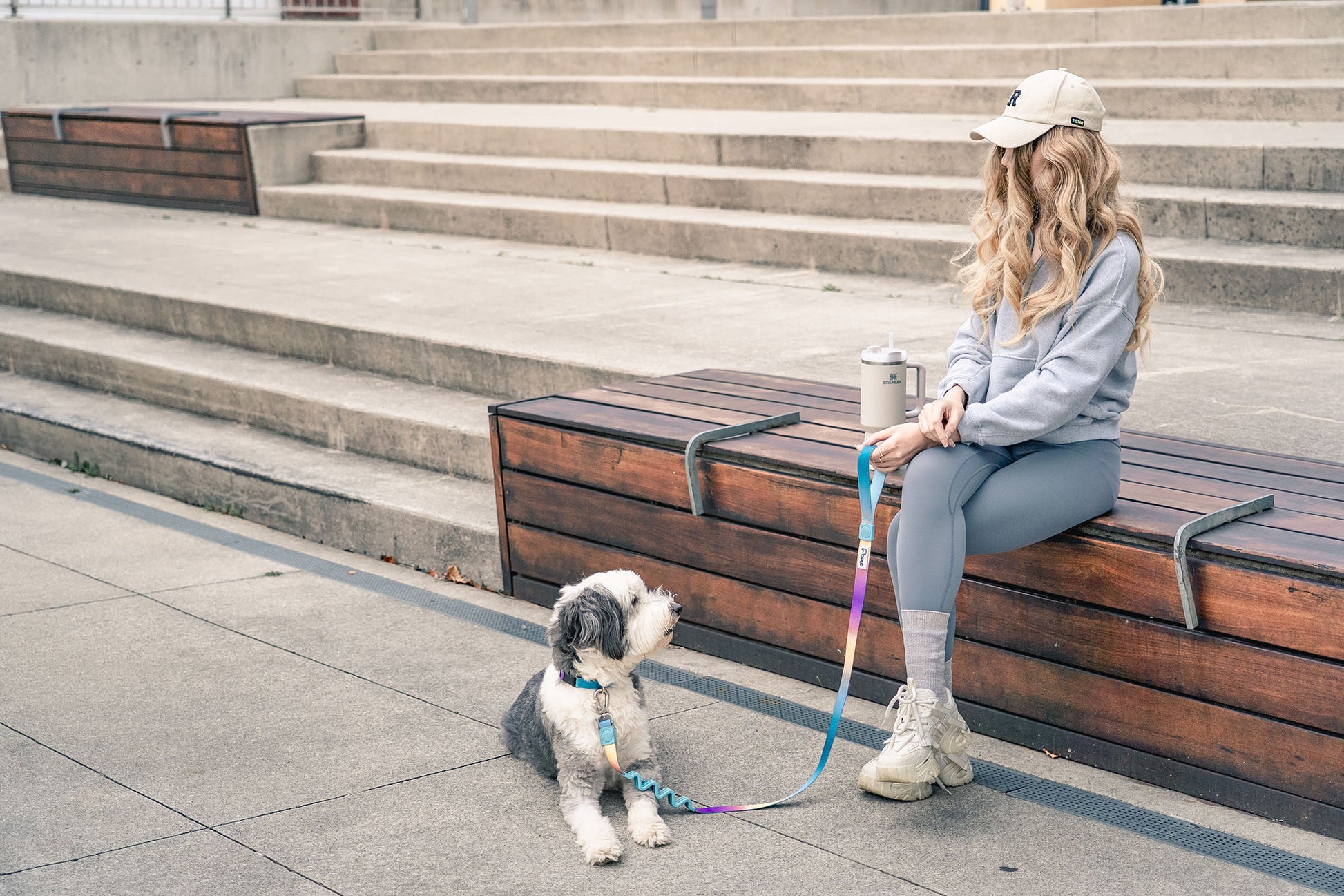PoPupJoys AURA leash with aurora-inspired gradient colors and shock-absorbing spring—designed for style and comfortable walk.